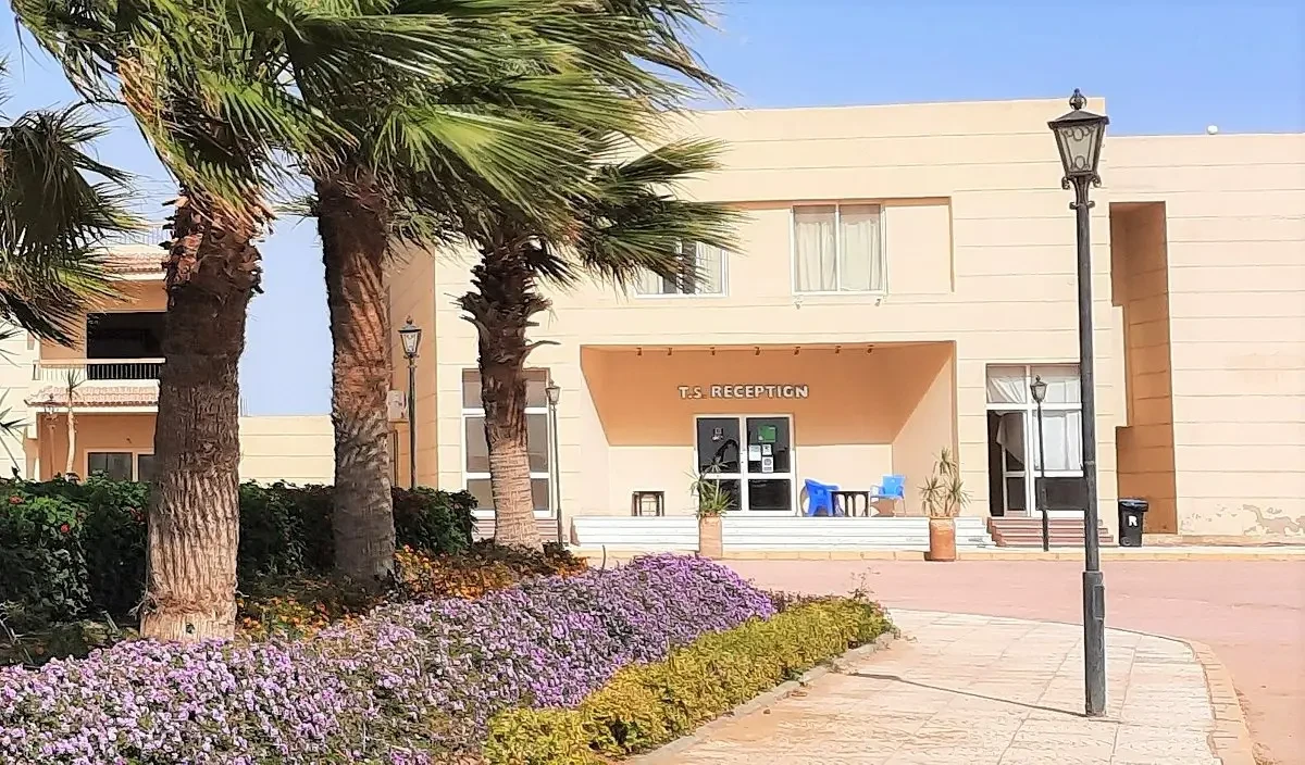 Entrance & Reception
